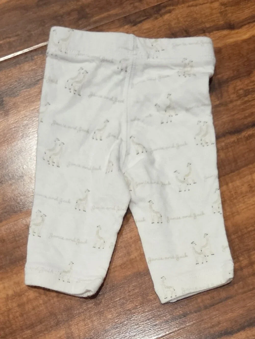 Janie and Jack EUC Newborn Giraffe Print Set and Reversible Hat